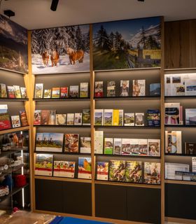 Nell'ufficio turistico di San Genesio